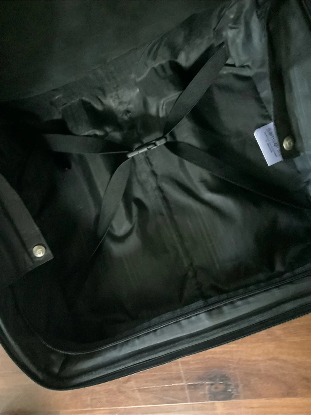 Samsonite questions leave